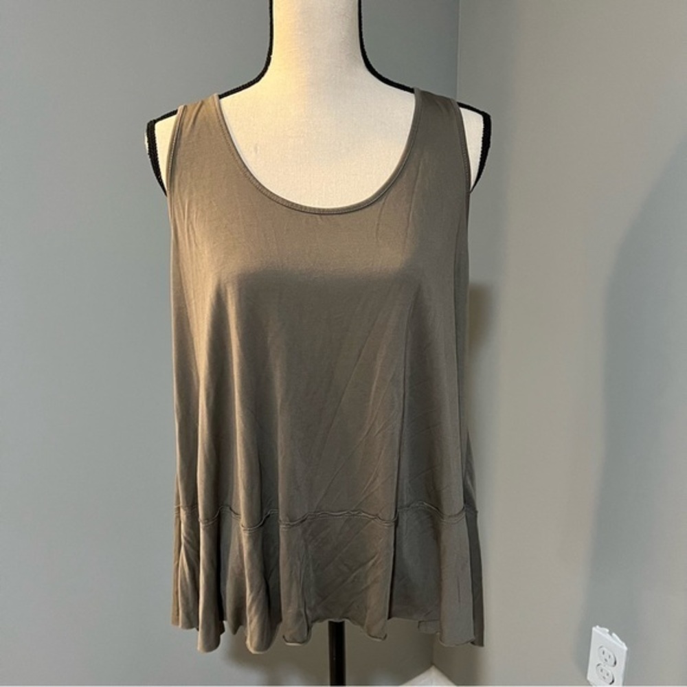 Cupio Size XL Olive‎ Flowy Sleeveless Shirt